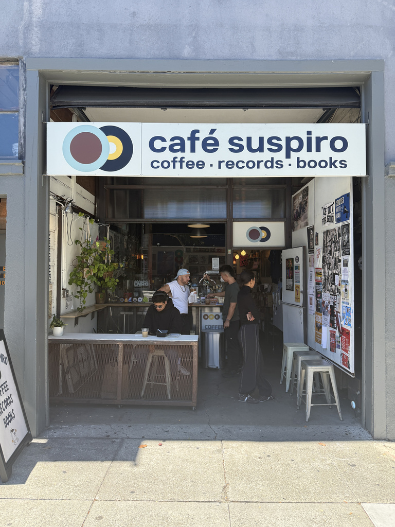 Entrance to café suspiro